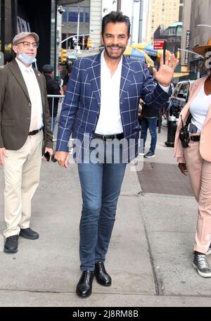 NEW YORK, NY - 16. Mai: Eugenio Derbez bei Good Morning America wirbt am 16. Mai 2022 in New York City für seinen neuen Film The Valet. Kredit: RW/MediaPunch Stockfoto