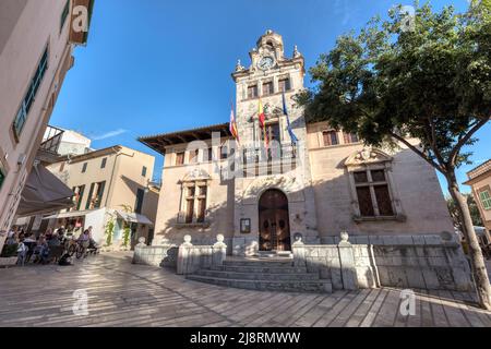 Alcudia Town Hall (Ajuntamiento de Alcudia) in Carrer Major Old Town Alcudia, Mallorca, Spanien Stockfoto