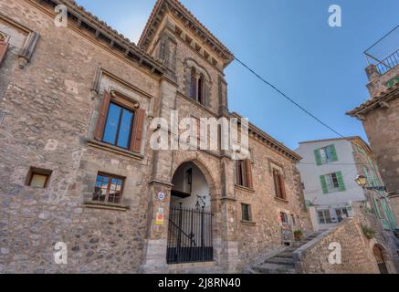 Palau Del Rei Sanc - die Burg und der Palast, der an das Kloster Real Cartuja Y Palacio del Ray Sancho im UNESCO-Weltkulturerbe Valldemossa angeschlossen ist. Stockfoto