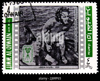 MOSKAU, RUSSLAND - 14. MAI 2022: Briefmarke in Umm al-Qiwain zeigt Charlton Heston, Jack Hawkins, Screen Actors Serie, um 1969 Stockfoto