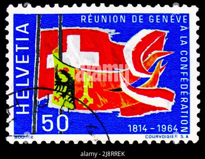 MOSKAU, RUSSLAND - 14. MAI 2022: In der Schweiz gedruckte Briefmarke zeigt die Genfer und Schweizer Flagge, Ankunft der Schweizer in Genf seri Stockfoto