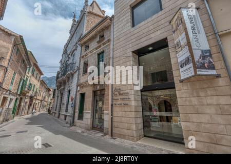 Museum für moderne Kunst Can Prunera in der Carrer de Sa Lluna im Stadtzentrum von Soller im UNESCO-Weltkulturerbe Serra de Tramuntana Stockfoto