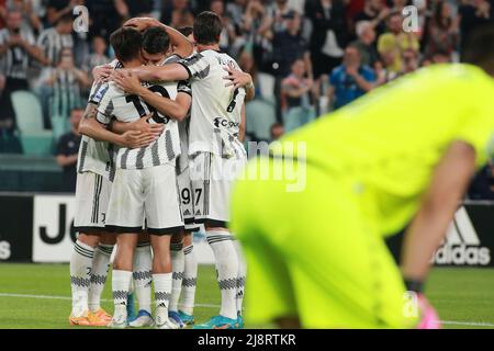 Die Spieler von Juventus FC feiern nach dem Tor beim Spiel von Juventus FC gegen SS Lazio, italienische Fußballserie A, im Mai 16 2022 in Turin, Italien Stockfoto