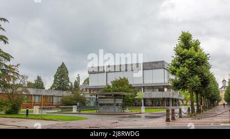 Karlsruhe, Deutschland - 28. Aug 2021: Blick auf das Hauptgebäude des Bundesverfassungsgerichts. Das Bundesverfassungsgericht von Deutschland. Stockfoto