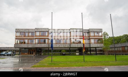 Karlsruhe, Deutschland - 28. Aug 2021: Blick auf eines der Gebäude des Bundesverfassungsgerichts. Stockfoto