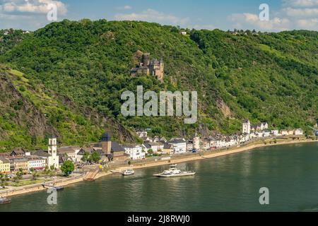 Blick auf Sankt Goarshausen mit der Burg Katz und dem Rhein, Welterbe Oberes Mittelrheintal, Sankt Goarshausen, Rheinland-Pfalz, Deutschland | Arial Stockfoto