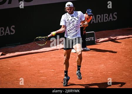 Paris, Frankreich. 18.. Mai 2022. Alexandre MULLER aus Frankreich während des Qualifying Day 3 von Roland-Garros 2022, French Open 2022, Grand Slam Tennisturnier am 18. Mai 2022 im Roland-Garros-Stadion in Paris, Frankreich - Foto: Matthieu Mirville/DPPI/LiveMedia Kredit: Unabhängige Fotoagentur/Alamy Live News Stockfoto