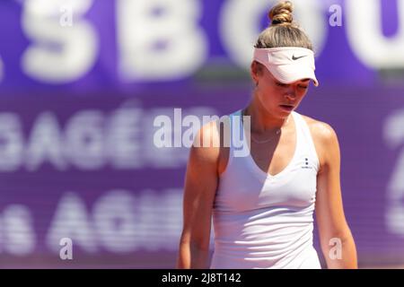 Straßburg, Frankreich. 18.. Mai 2022. Ekaterina Makarova in Aktion während ihres Einzelspiel-Laufs von 16 beim Internationaux de Strasbourg 2022 gegen den Franzosen Oceane Dodin im Tennisclub de Strasbourg in Straßburg, Frankreich Dan O' Connor/SPP Credit: SPP Sport Press Foto. /Alamy Live News Stockfoto