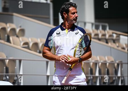 Paris, Frankreich. 18.. Mai 2022. Patrick MOURATOGLOU während einer Trainingseinheit von Roland-Garros 2022, French Open 2022, Grand Slam Tennisturnier am 18. Mai 2022 im Roland-Garros-Stadion in Paris, Frankreich - Foto Matthieu Mirville/DPPI Credit: DPPI Media/Alamy Live News Stockfoto