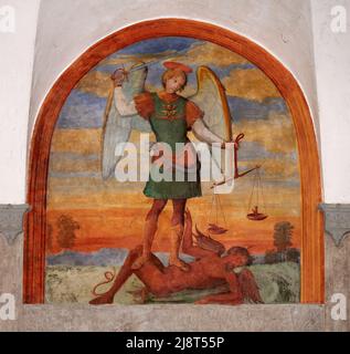 San Michele Arcangelo - affresco - XVI secolo - Monte Oliveto Maggiore (Si) ,italia, Abbazia Olivetana Stockfoto