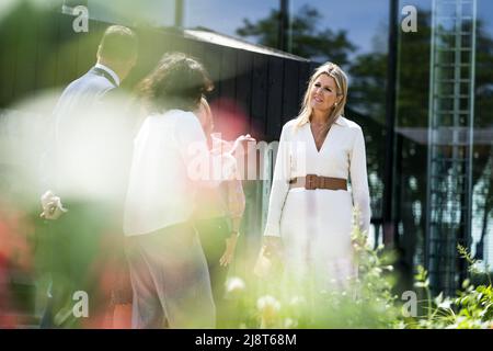 2022-05-18 14:38:14 DELFT - Königin Maxima und EU-Kommissarin Mariya Gabriel besuchen das Grüne Dorf der TU Delft. Das Thema des Besuchs war Wissenschaft und Innovation. ANP JEROEN JUMELET niederlande Out - belgien Out Stockfoto