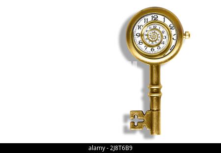 Nahaufnahme eines bronzefarbenen Schlüssels im Retro-Stil mit einem wirbelnden Ziffernblatt, das auf einem weißen Hintergrund isoliert ist. Kreative Zeit und geschäftliches Konzept.. Stockfoto