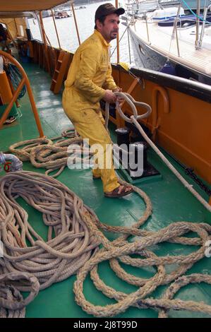 Der 1895 in England gebaute und heute noch voll einsatzfähige Offshore-Schlepper Pietro Micca ist das älteste Dampfschiff, auch mit Segeltakelage als Schoner, das heute im Mittelmeer segelt. In der Vergangenheit gelegentlich vom italienischen Umweltverband Legambiente für seine Werbekampagne „Goletta Verde“ verwendet. Stockfoto