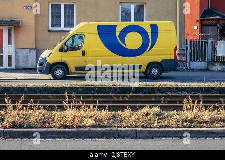 Tschechischer Postbus in der Stadt Ostrava in der Tschechischen Republik, der Hauptstadt der Mährisch-Schlesischen Region Stockfoto