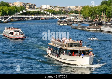 FRANKREICH. PARIS (75) 16. BEZIRK. BATOBUS AUF DER SEINE Stockfoto