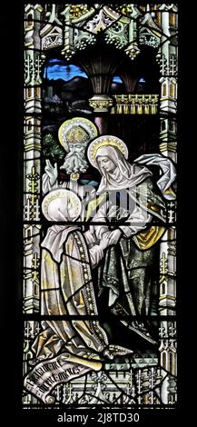 Buntglasfenster von Percy Bacon & Brothers, das die Heimsuchung Mariens an Elizabeth, St. Martin of Tours, North Nibley, Gloucestershire, darstellt Stockfoto