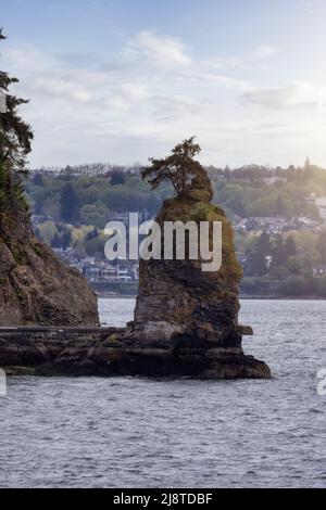 Siwash Rock and Seawall im Stanley Park an der Westküste des Pazifischen Ozeans. Stockfoto