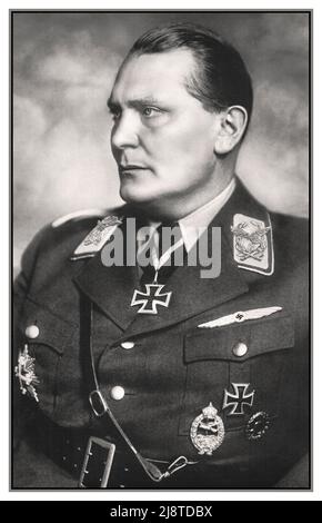 GORING FORMELLES PORTRÄT 1930s führender Nazi-Generaloberst Hermann Wilhelm Göring / Göring 12. Januar 1893 – 15. Oktober 1946) war ein deutscher Politiker, Militärführer und verurteilter Kriegsverbrecher. Er war eine der mächtigsten Persönlichkeiten der Nazi-Partei, die Deutschland von 1933 bis 1945 regierte. Offizielles Porträt 1933 Berlin Nazi-Deutschland Stockfoto