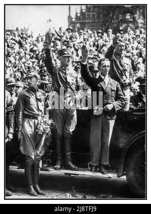 NÜRNBERG 1920s Adolf Hitler (Nazi-Parteivorsitzender), Joseph Goebbels (Gauleiter in Berlin), Franz Pfeffer von Salomon (Anführer der Sturmbleitung SA) usw. auf der Nürnberger Kundgebung 1929, dem Nazi-Parteitag, der am 1. Und 4. August in Nürnberg stattfand. Nazi-Grüße, Braunhemd-Uniformen Stockfoto