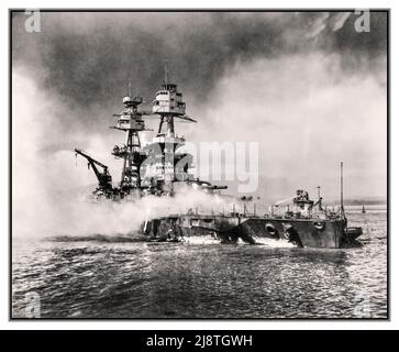 Pearl Harbor Attack USS NEVADA ,WW2 beginnt für die USA am 7. Dezember 1941. USS Nevada (BB 36) brennt während des japanischen Luftangriffs. Offizielles US-Navy-Foto, WW2 Hawaii USA Amerika Stockfoto
