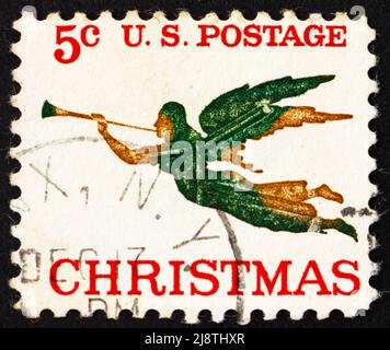 VEREINIGTE STAATEN von AMERIKA - UM 1965: Eine in den USA gedruckte Briefmarke zeigt Engel mit Trompete, Weihnachten, um 1965 Stockfoto