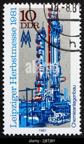 DDR - UM 1981: Ein in DDR gedruckter Stempel zeigt Chemical Plant, um 1981 Stockfoto