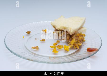 Übrig gebliebenes Sandwich-Brot in einer Glasschleife Stockfoto