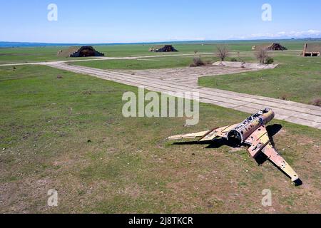 Russische Militärflugzeuge Wrack auf Big Shiraki aufgegeben sowjetischen, russischen Flugplatz in Georgien Land, Georgien Stockfoto