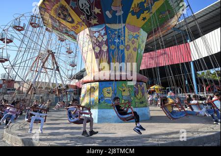 PALÄSTINA, Jenin, Menschen genießen einen Jahrmarkt nach Ende des Ramadan / PALÄSTINA, Jenin, Jahrmarkt Freuden nach dem Ende des Ramadan Fastenmonat Stockfoto