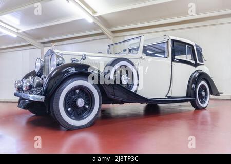 GALDAMES, SPANIEN-8. AUGUST 2021: 1937 Rolls-Royce Phantom III Landaulette Sedanca im Automobilmuseum Torre Loizaga (Miguel de la Via) Stockfoto