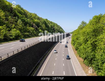 Versetzte Ebenen Abschnitt der Autobahn M5, wie es passiert Durch den Failand Ridge und Gordano Valley bei Bristol UK Stockfoto