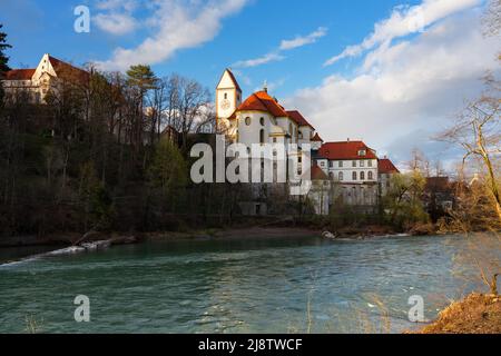 Schloss Füssen mit dem fluss lech in Bayern Deutschland Stockfoto