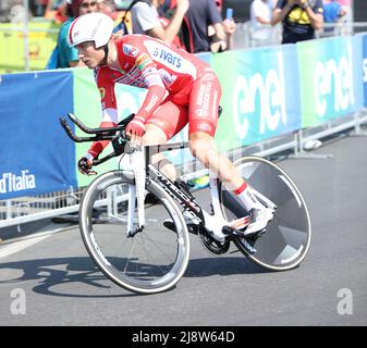 Verona, VR, Italien - 2. Juni 2019: Letzte Etappe der Italienischen Rundfahrt Giro d Italia ist ein berühmtes Radrennen mit dem professionellen MASNADA FAUSTO-Radsportler Stockfoto