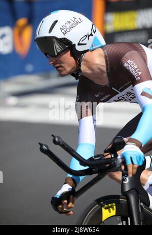 Verona, VR, Italien - 2. Juni 2019: Radfahrer VUILLERMOZ ALEXIS von AG2R Team bei der Tour of Italy auch Giro DI ITALIA genannt ist ein Radrennen mit Beruf Stockfoto
