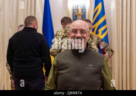 Kiew, Ukraine. 18.. Mai 2022. Der ukrainische Premierminister Denys Shmyhal während der Zeremonie der Orden des Goldenen Sterns des Helden der Ukraine im Mariyinsky-Palast am 18. Mai 2022 in Kiew, Ukraine. Quelle: Ukrainische Präsidentschaft/Ukrainische Präsidentschaft/Alamy Live News Stockfoto