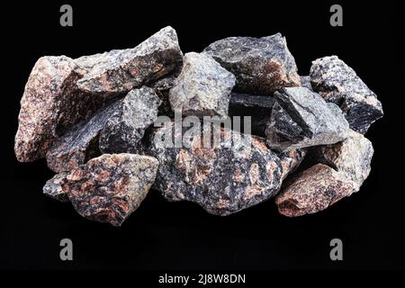 Pflastersteine, Sandstein, Beton, Schiefer, Kalkstein oder Granit, Isolierter schwarzer Hintergrund Stockfoto