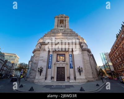 Italienische Außenfassade des Freimaurermuseums in der Freimaurerhalle. façade London. Stockfoto