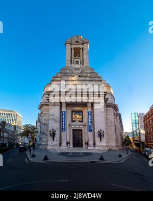 Italienische Außenfassade des Freimaurermuseums in der Freimaurerhalle. façade London. Stockfoto