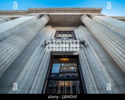 Außenfassade der Freimaurerhalle, in der die United Grand Lodge of England, London, untergebracht ist. façade Stockfoto