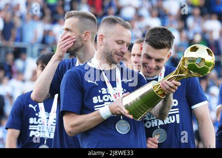 Uherske Hradiste, Tschechische Republik. 18.. Mai 2022. Fußballspieler von 1. Der FC Slovacko gewann den MOL CUP 2021/22 nach dem Spiel gegen Sparta Praha in Uherske Hradiste, Tschechien, 18. Mai 2022. Quelle: Patrik Uhlir/CTK Photo/Alamy Live News Stockfoto