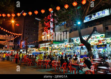 Kuala Lumpur; Malaysia - 2. Dezember 2015: Straßenszene von Jalan Alor ein beliebtes Restaurant- und Gastronomiegebiet in der Bukit Bintang Gegend von Kuala Lumpur Stockfoto