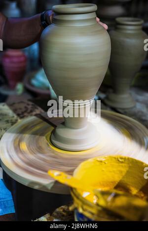 Die Kunst der Keramik Kreation in Maragogipino, Aratuipe, Bahia, Brasilien. Größtes Töpferzentrum in Latein Stockfoto