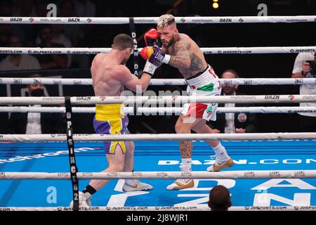 Mailand, Italien. 13.. Mai 2022. Italien, Mailand, Mai 13 2022: Daniele Scardina (ita) gegen Giovanni De Carolis (ita), WBO Intercontinental Super Middleweight Titel, während der Milano Boxing Night 2022 bei Allianz Cloud Credit: Pacific Press Media Production Corp./Alamy Live News Stockfoto