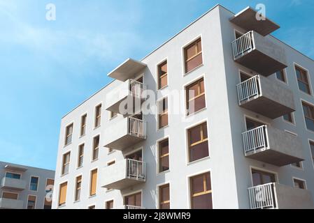 Neue Apartmentgebäude. Wohngebiet mit modernen Apartmentgebäuden Stockfoto