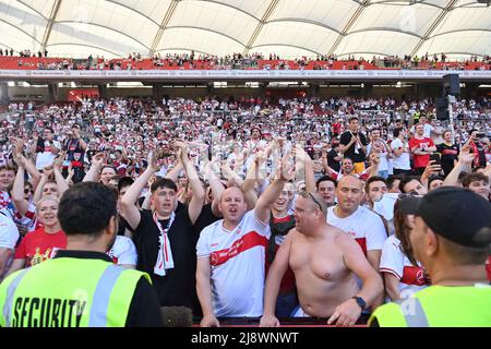 Stuttgart, Deutschland. 14.. Mai 2022. Stuttgarter Fanblock, Jubel, Freude, Begeisterung. Fußball 1. Bundesliga-Saison 2021/2022, 34.Spieltag, matchday34. VFB Stuttgart-1.FC Köln 2-1, am 05/14/2022, Mercedes Benz Arena Stuttgart Quelle: dpa/Alamy Live News Stockfoto