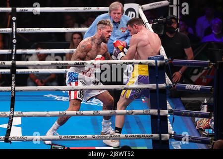 Mailand, Italien. 13.. Mai 2022. Italien, Mailand, Mai 13 2022: Daniele Scardina (ita) gegen Giovanni De Carolis (ita), WBO Intercontinental Super Middleweight-Titel, während der Milano Boxing Night 2022 in der Allianz Cloud (Bildnachweis: © Fabrizio Andrea Bertani/Pacific Press via ZUMA Press Wire) Stockfoto