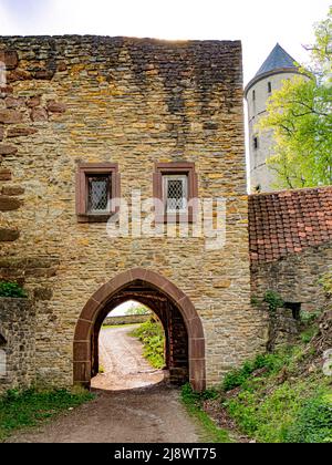 Torhaus einer mittelalterlichen Burgruine, Plesse Burg, Göttingen, Deutschland Stockfoto