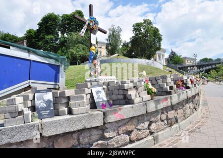 Gedenkstätte für getötete Euromaidan-Teilnehmer an den Helden der Himmlischen Hundertgasse, in der Nähe des Maidan-Platzes in Kiew. Stockfoto