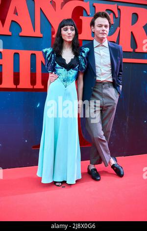 18. Mai 2022, Madrid, Spanien: Die Schauspieler NATALIA DYER und CHARLIE HEATON auf dem roten Teppich für die „Stranger Things“-Saison 4 Premiere im Callao Cinema. (Bild: © Jack Abuin/ZUMA Press Wire) Stockfoto