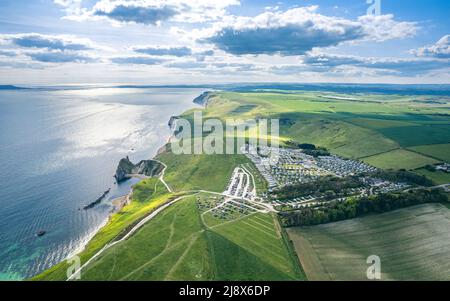 Panorama über Durdle Door Holiday Park und Jurassic Coast und Lifs, Wareham, Dorset, England, Europa Stockfoto